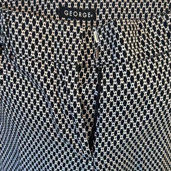 Women's George Black and White Patterned Ankle Pants ~ Size 12 - Picture 7 of 10